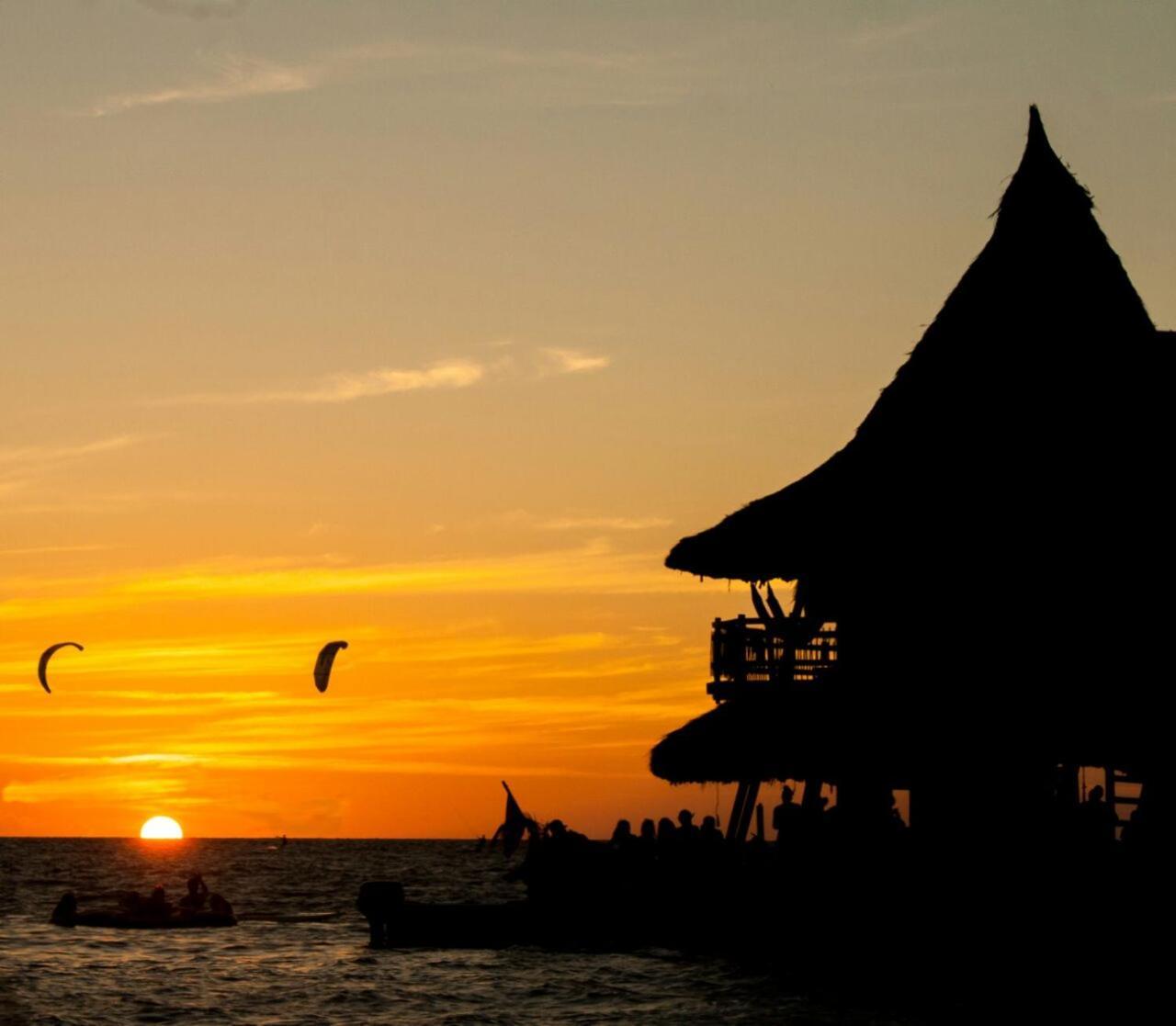 Casa En El Agua Hotel Tintipan Island ภายนอก รูปภาพ
