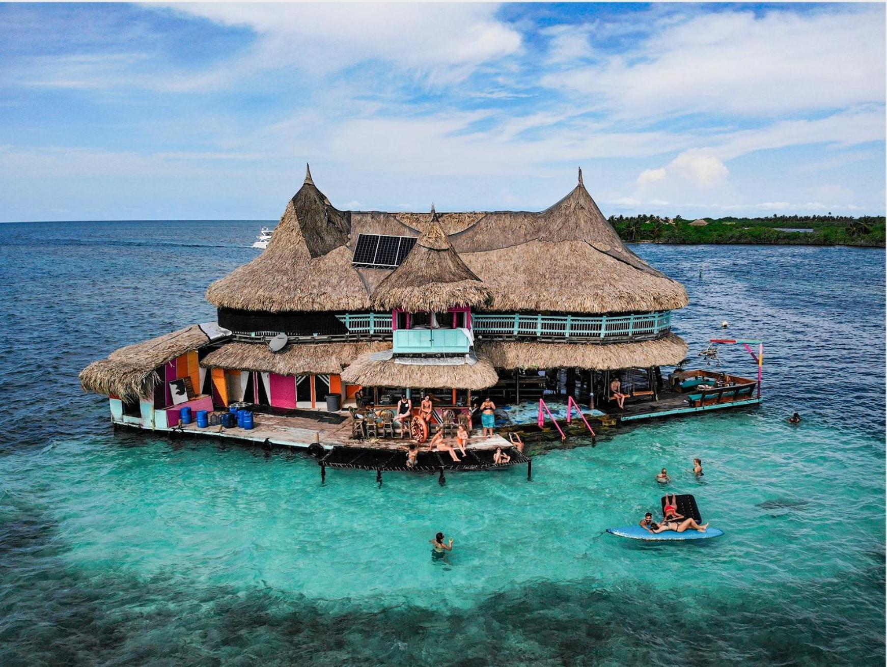 Casa En El Agua Hotel Tintipan Island ภายนอก รูปภาพ